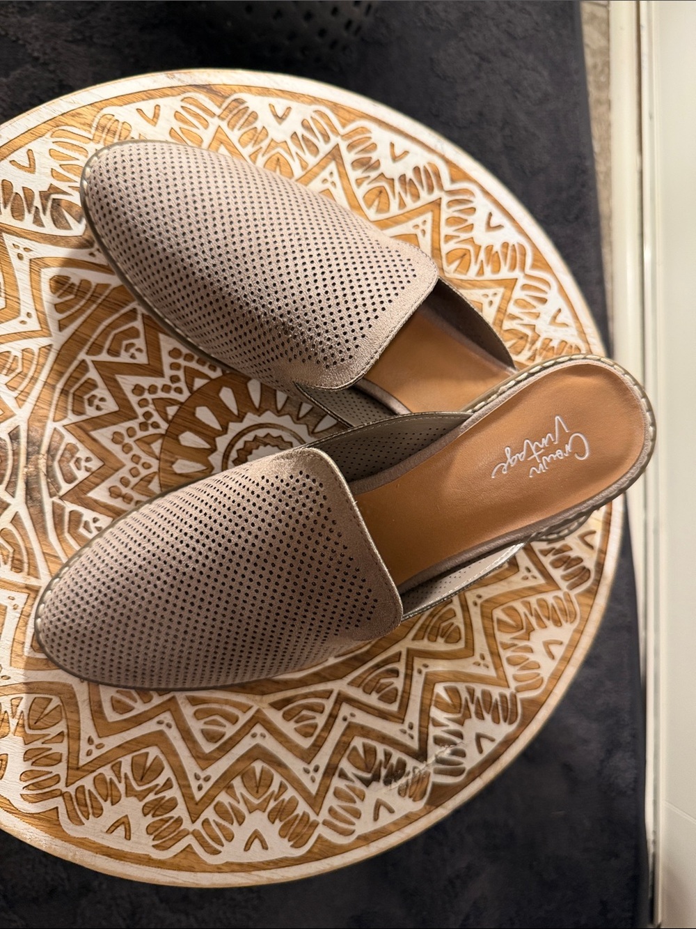 New Crown Vintage Perforated Taupe Slip-On Women’s Mules size 7